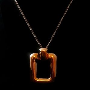 GLOSSY PENDANT FASHION NECKLACE